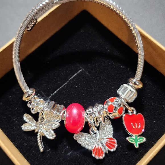 STAINLESS STEEL TWIST CHARM BRACELET - Picture 4 of 7